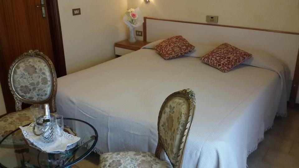 Hotel Le Vigne Contigliano ภายนอก รูปภาพ
